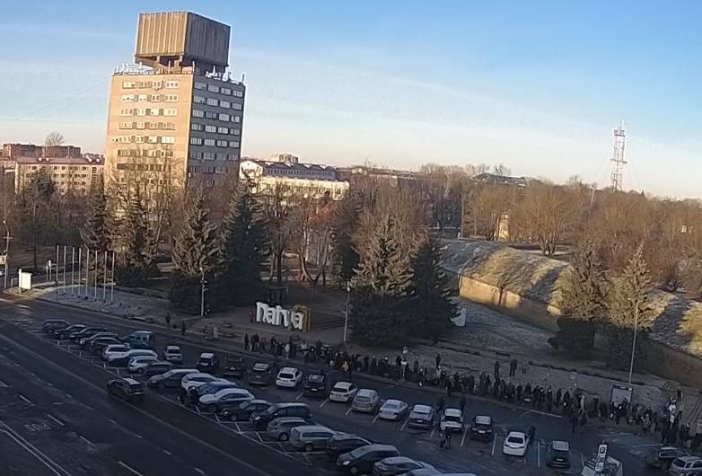 Facebook.com / Граница НАРВА-ИВАНГОРОД / Andrei Riehakainen